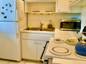 2910 Point East Dr M414, Aventura FL 33160