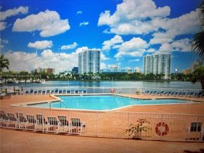 2910 Point East Dr M414, Aventura FL 33160