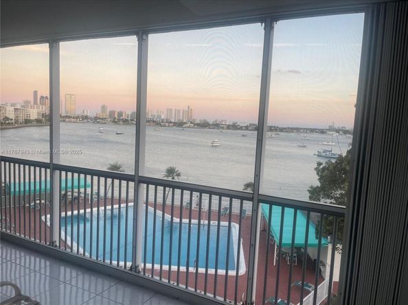 2910 Point East Dr M414, Aventura FL 33160