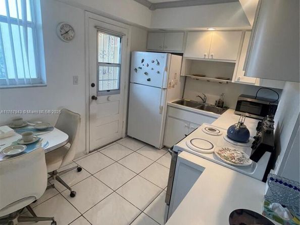 2910 Point East Dr M414, Aventura FL 33160