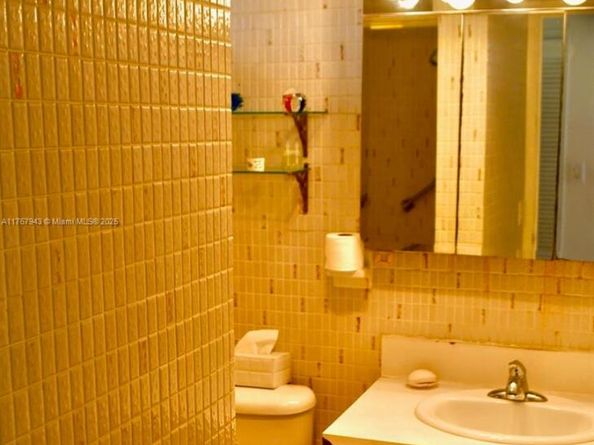 2910 Point East Dr M414, Aventura FL 33160