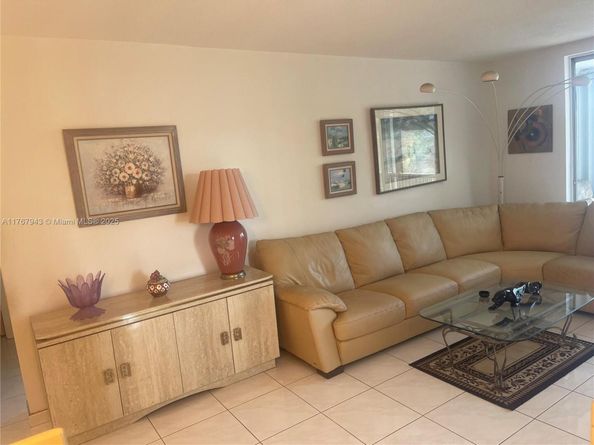 2910 Point East Dr M414, Aventura FL 33160