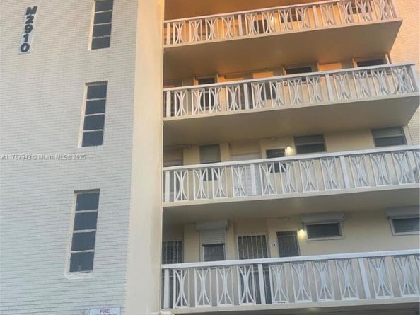 2910 Point East Dr M414, Aventura FL 33160