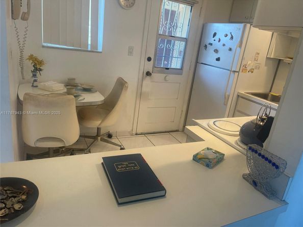 2910 Point East Dr M414, Aventura FL 33160