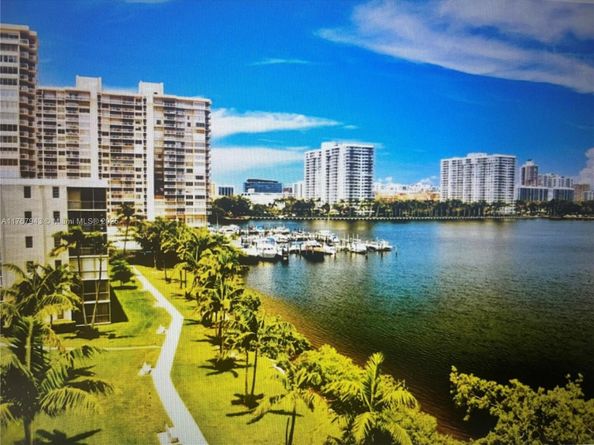 2910 Point East Dr M414, Aventura FL 33160