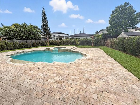9751 SW 35th St, Miami FL 33165