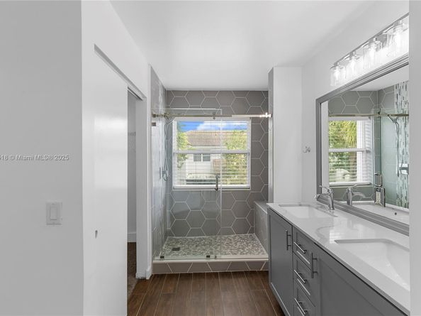 16859 SW 1st Mnr, Pembroke Pines FL 33027