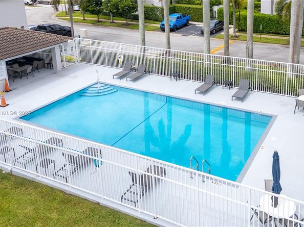 16859 SW 1st Mnr, Pembroke Pines FL 33027
