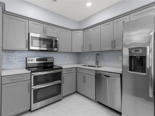 16859 SW 1st Mnr, Pembroke Pines FL 33027