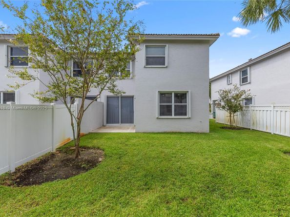 16859 SW 1st Mnr, Pembroke Pines FL 33027