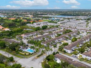 16859 SW 1st Mnr, Pembroke Pines FL 33027