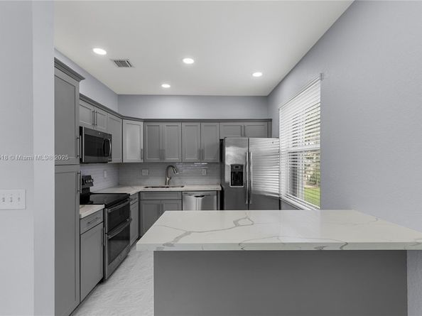 16859 SW 1st Mnr, Pembroke Pines FL 33027