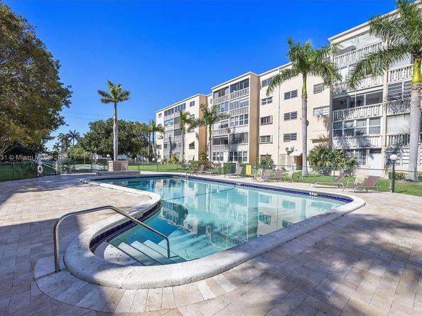 219 NE 14th Ave 101, Hallandale Beach FL 33009