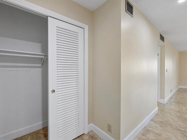 219 NE 14th Ave 101, Hallandale Beach FL 33009