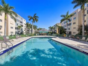 219 NE 14th Ave 101, Hallandale Beach FL 33009