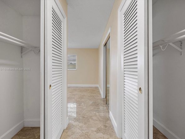 219 NE 14th Ave 101, Hallandale Beach FL 33009