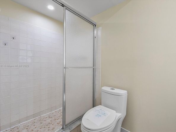 219 NE 14th Ave 101, Hallandale Beach FL 33009