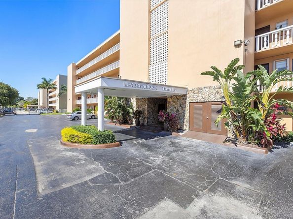 219 NE 14th Ave 101, Hallandale Beach FL 33009