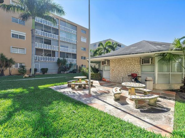 219 NE 14th Ave 101, Hallandale Beach FL 33009