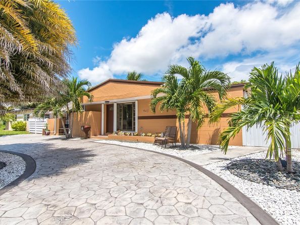 943 W 64th Pl, Hialeah FL 33012