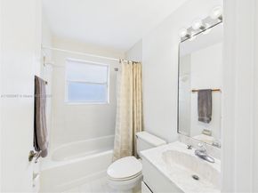 1251 E Wilshire Cir E, Pembroke Pines FL 33027