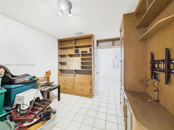 1251 E Wilshire Cir E, Pembroke Pines FL 33027
