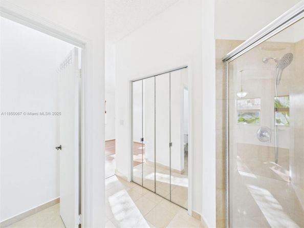 1251 E Wilshire Cir E, Pembroke Pines FL 33027