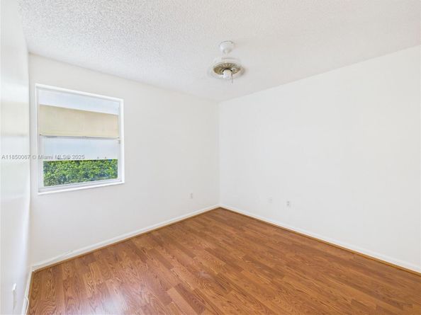 1251 E Wilshire Cir E, Pembroke Pines FL 33027