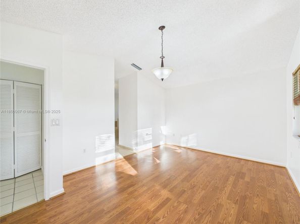1251 E Wilshire Cir E, Pembroke Pines FL 33027