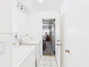 1251 E Wilshire Cir E, Pembroke Pines FL 33027