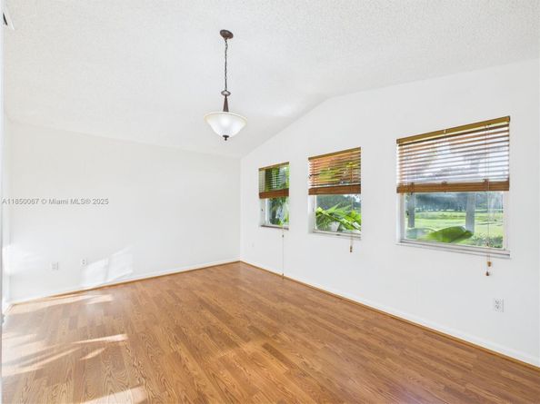 1251 E Wilshire Cir E, Pembroke Pines FL 33027