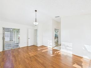 1251 E Wilshire Cir E, Pembroke Pines FL 33027