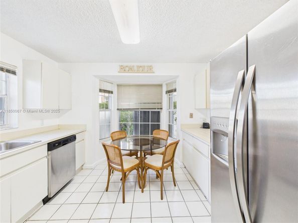 1251 E Wilshire Cir E, Pembroke Pines FL 33027