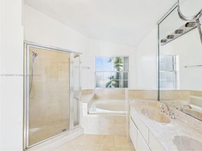 1251 E Wilshire Cir E, Pembroke Pines FL 33027
