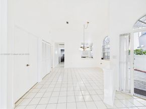 1251 E Wilshire Cir E, Pembroke Pines FL 33027
