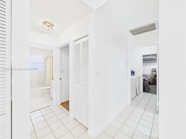 1251 E Wilshire Cir E, Pembroke Pines FL 33027