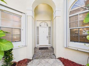 1251 E Wilshire Cir E, Pembroke Pines FL 33027