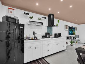 7401 SW 82nd St 202S, Miami FL 33143