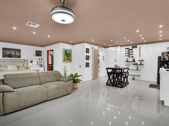 7401 SW 82nd St 202S, Miami FL 33143