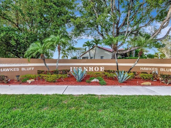 5911 Epsom Ln, Davie FL 33331