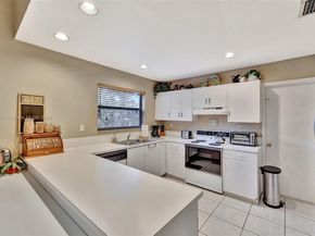 5911 Epsom Ln, Davie FL 33331