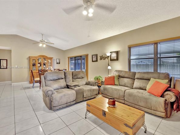 5911 Epsom Ln, Davie FL 33331
