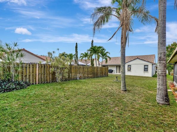 5911 Epsom Ln, Davie FL 33331