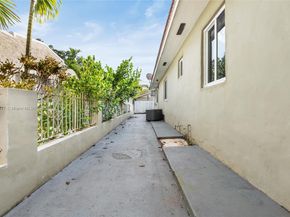 426 SW 26th Rd, Miami FL 33129