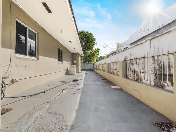 426 SW 26th Rd, Miami FL 33129