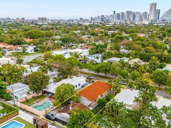 426 SW 26th Rd, Miami FL 33129