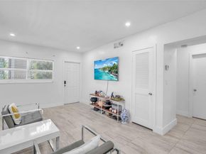 1581 NE 34th Ct 115, Oakland Park FL 33334