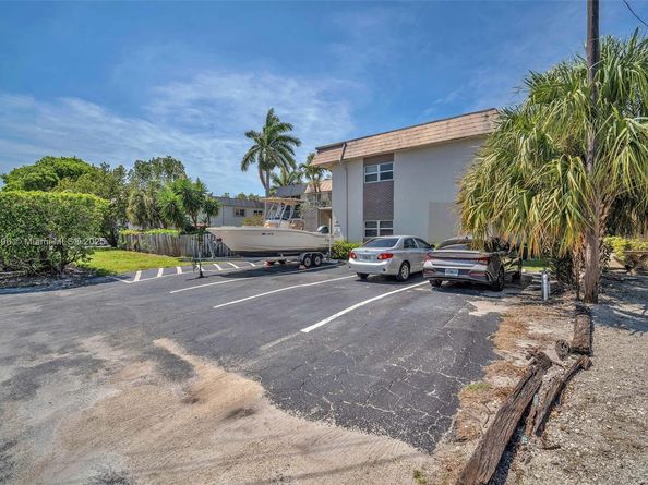 1581 NE 34th Ct 115, Oakland Park FL 33334
