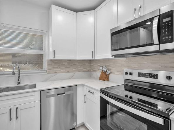 1581 NE 34th Ct 115, Oakland Park FL 33334