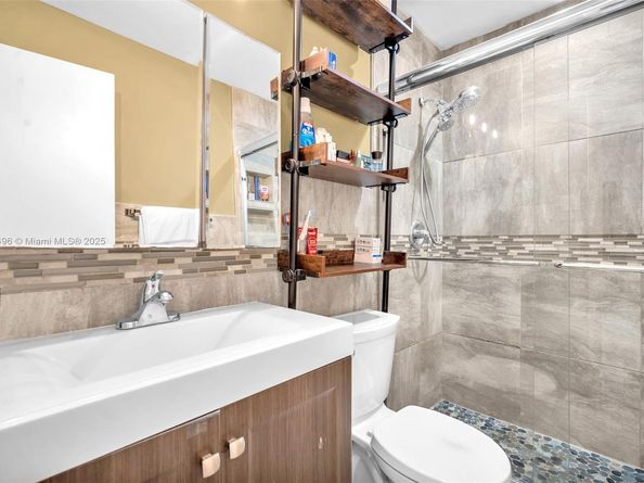 1581 NE 34th Ct 115, Oakland Park FL 33334